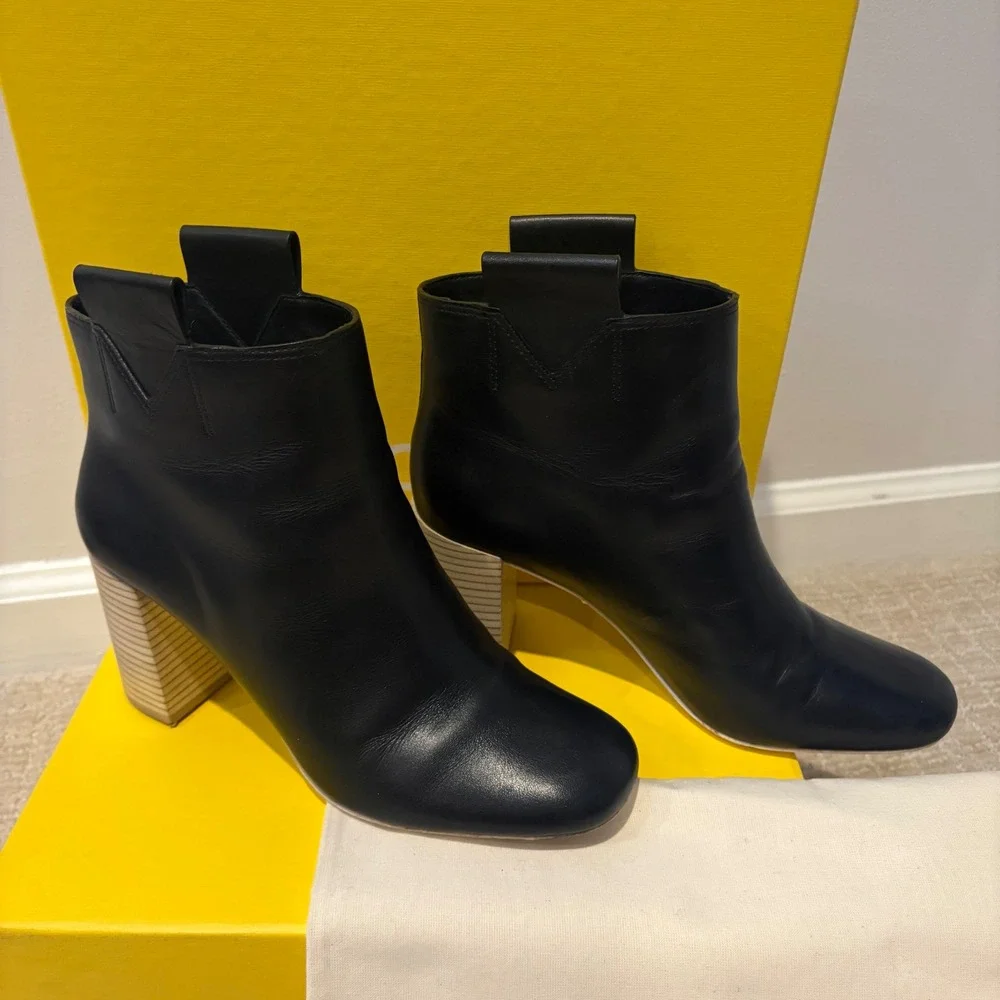 Mercedes Castillo Bailee Black Leather Block‎ Heel Ankle Boots Womens Size 7.5